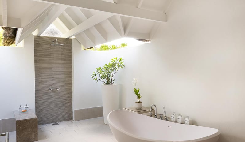 Lux South Ari Atoll - Two Bedroom Family Beach Pavilion Bathtub